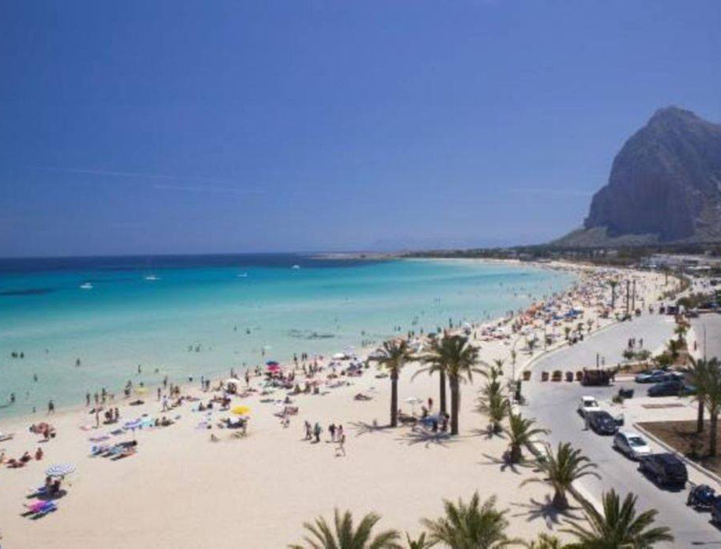 San Vito lo Capo: tutti contro la privatizzazione della spiaggia