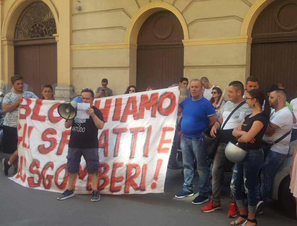 A Palermo presidio per il diritto alla casa.