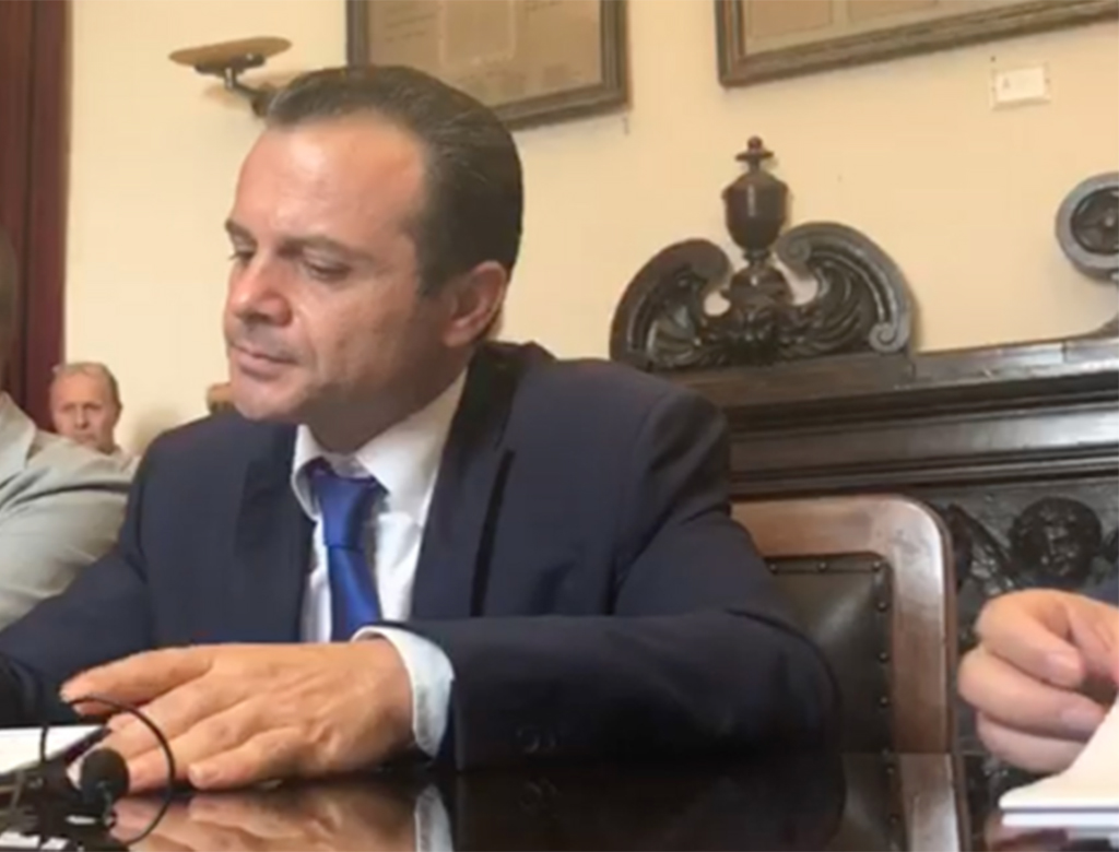 Dissesto del Comune di Messina e dimissioni del sindaco.