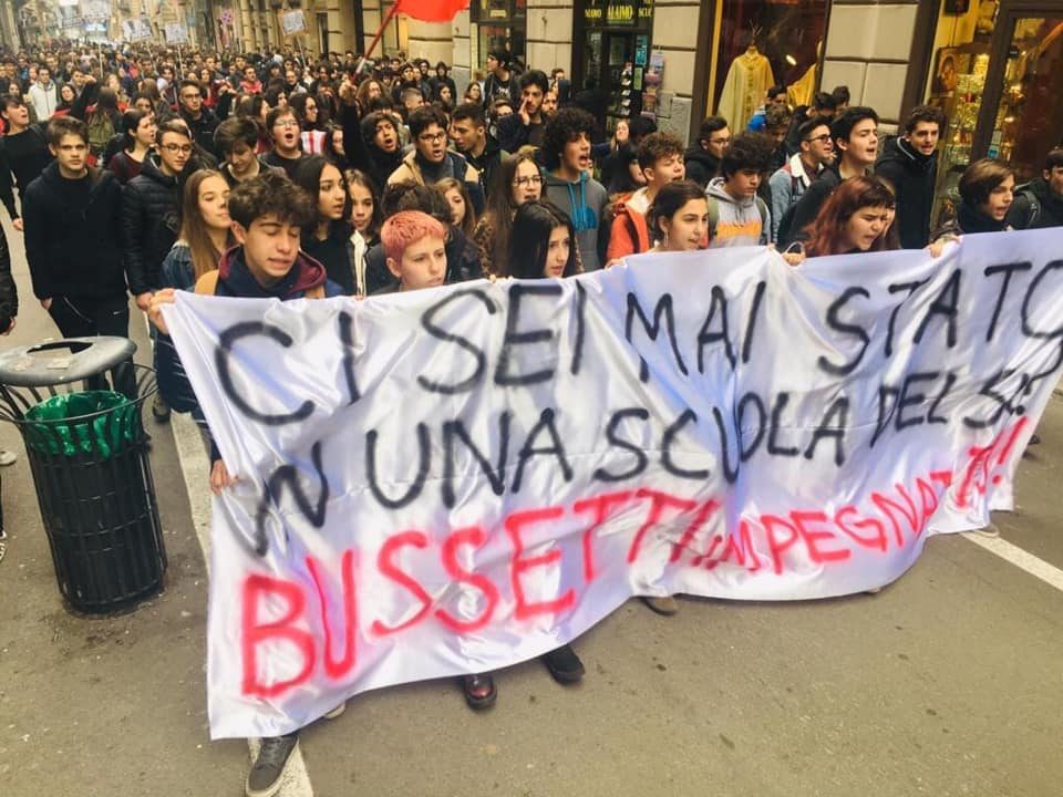 Studenti siciliani in piazza contro il Ministro Bussetti