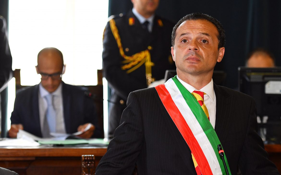 De Luca faccia il sindaco e non lo sceriffo