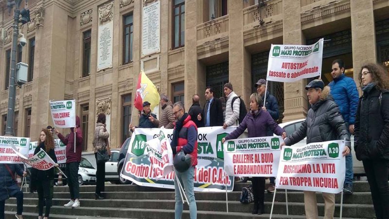 A Messina la protesta contro l’inefficienza del CAS