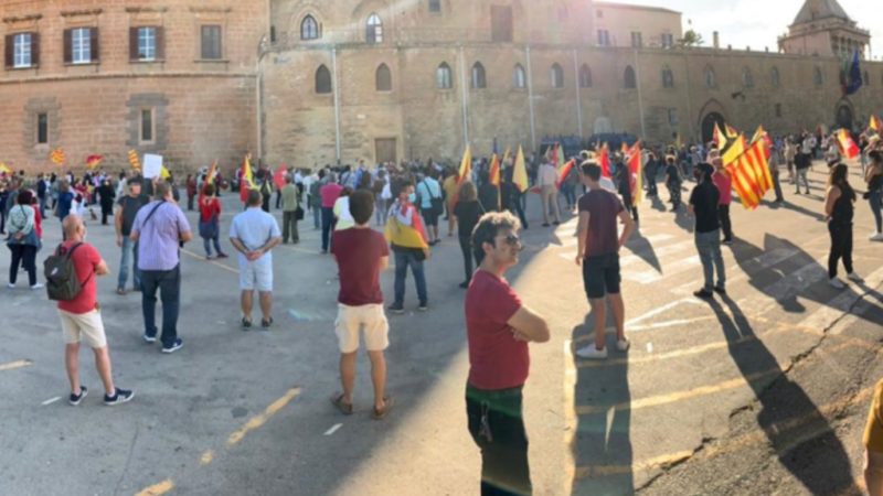 Migliaia di siciliani in piazza contro Musumeci e Lega