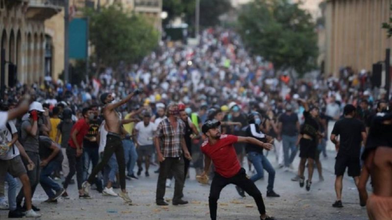 Libano, cade il governo ma continuano le proteste