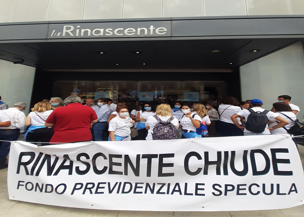 Lavoratori de La Rinascente in sciopero contro la chiusura