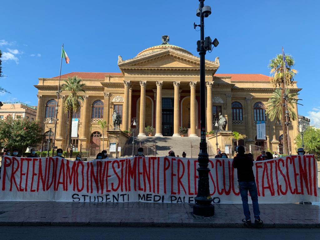 Palermo: presidio studentesco. «Pretendiamo investimenti per le scuole fatiscenti».