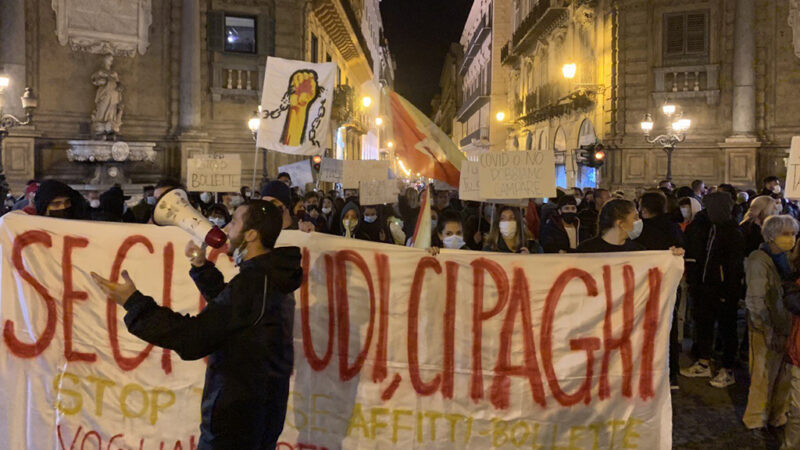 Palermo: «vogliamo reddito e sussidi, subito». Cariche della polizia sui manifestanti.