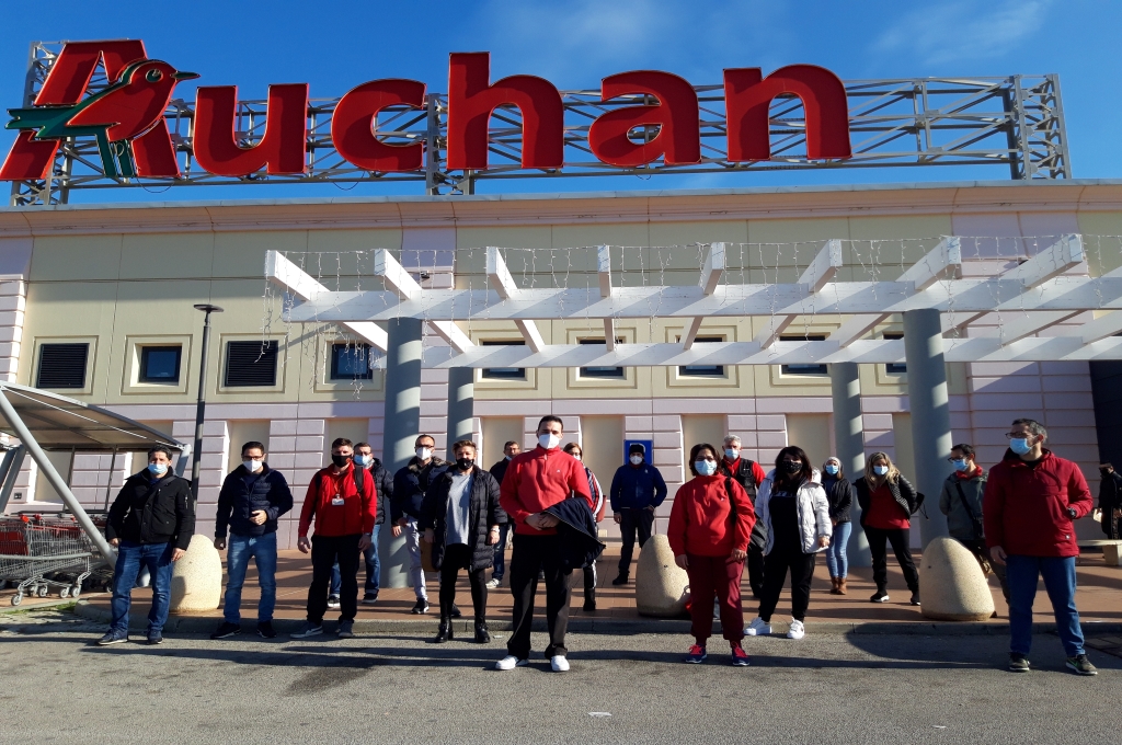 Lavoratori ex Auchan di Carini: «chiudiamo senza garanzie»