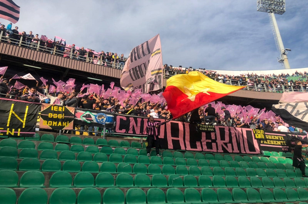 Gli ultras della CNI distribuiscono mascherine nei quartieri