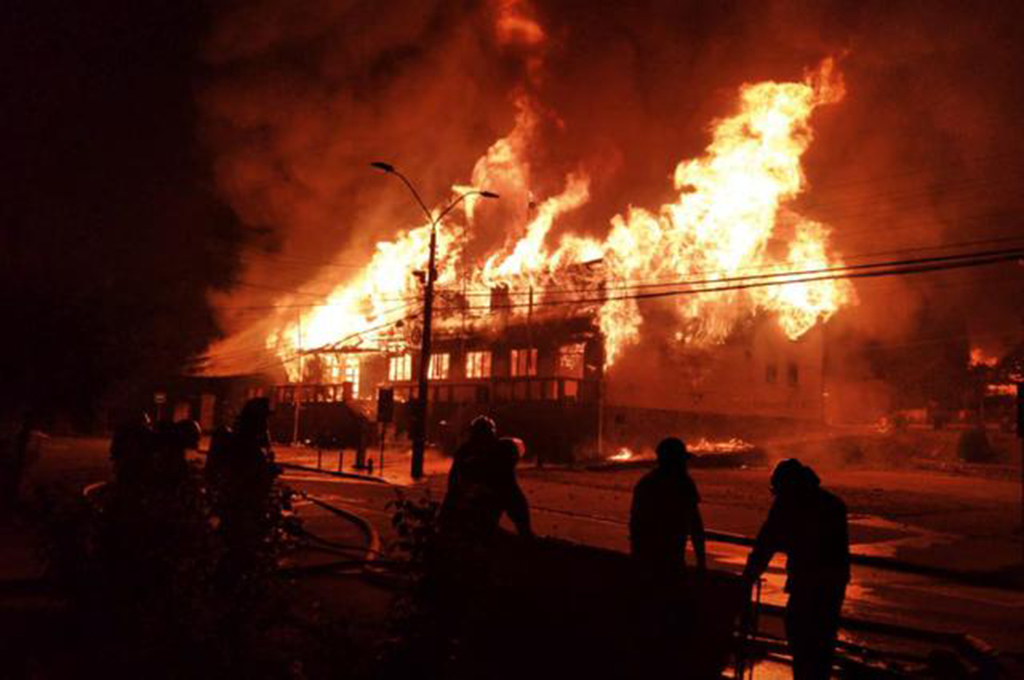 Cile in fiamme dopo l’ennesimo omicidio di Stato