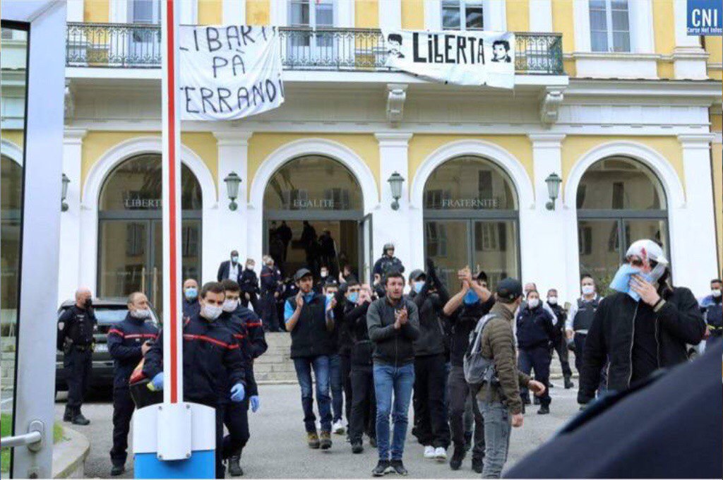 Corsica, occupata la Prefettura: «libertà per i prigionieri politici»