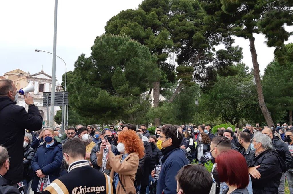 Palermo: protesta dei lavoratori del settore benessere