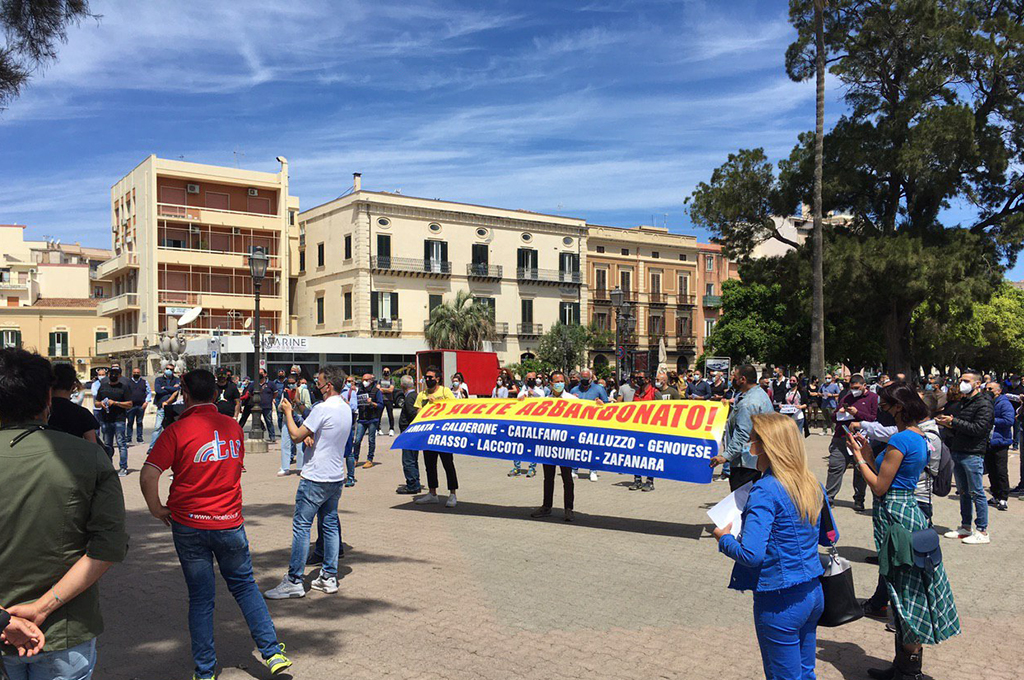 Milazzo, comitato ristoratori in piazza: «ci avete abbandonato»