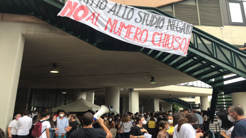 Palermo: la protesta degli studenti contro il numero chiuso durante i test di medicina