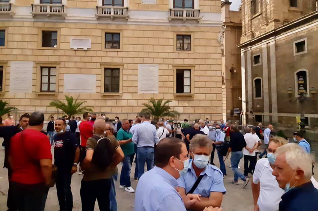 Palermo: manifestazione al Comune dei lavoratori AMAT