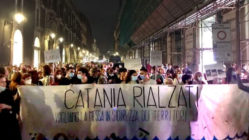 Catania Rialzati: centinaia in corteo fino al palazzo della Regione