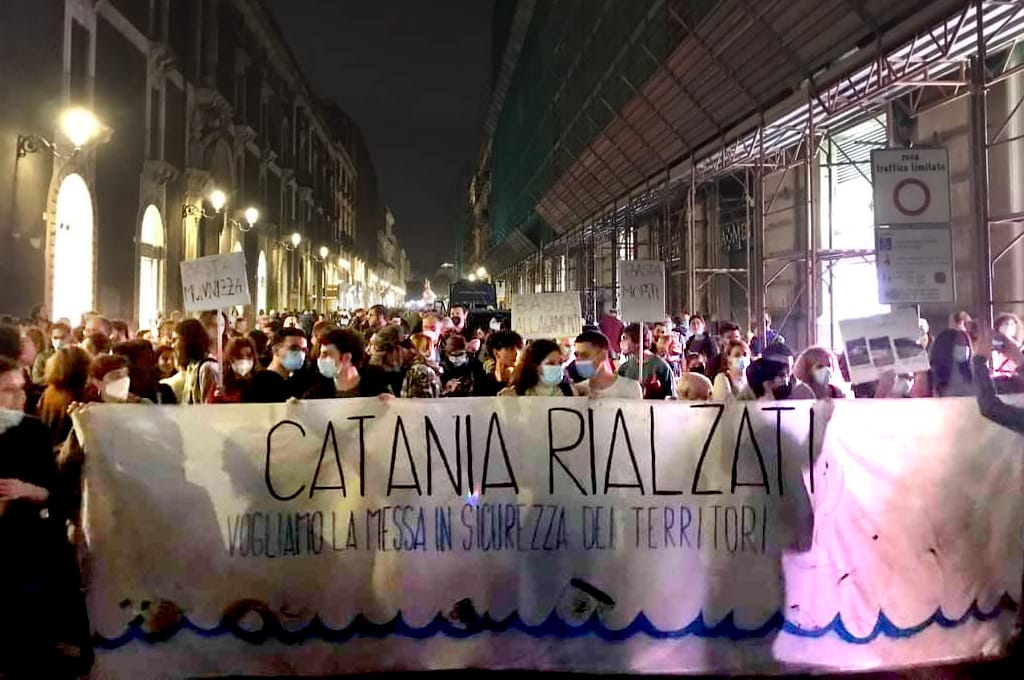 Catania Rialzati: centinaia in corteo fino al palazzo della Regione