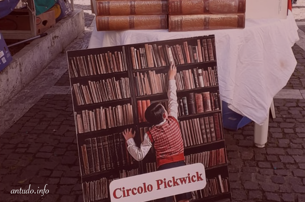 Piazza, bella piazza. Il Circolo Pickwick