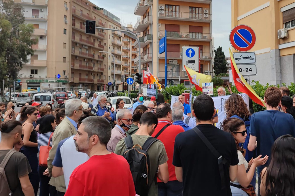 Assessore irreperibile e capo di gabinetto in fuga. La giornata dei Comitati per la Salute